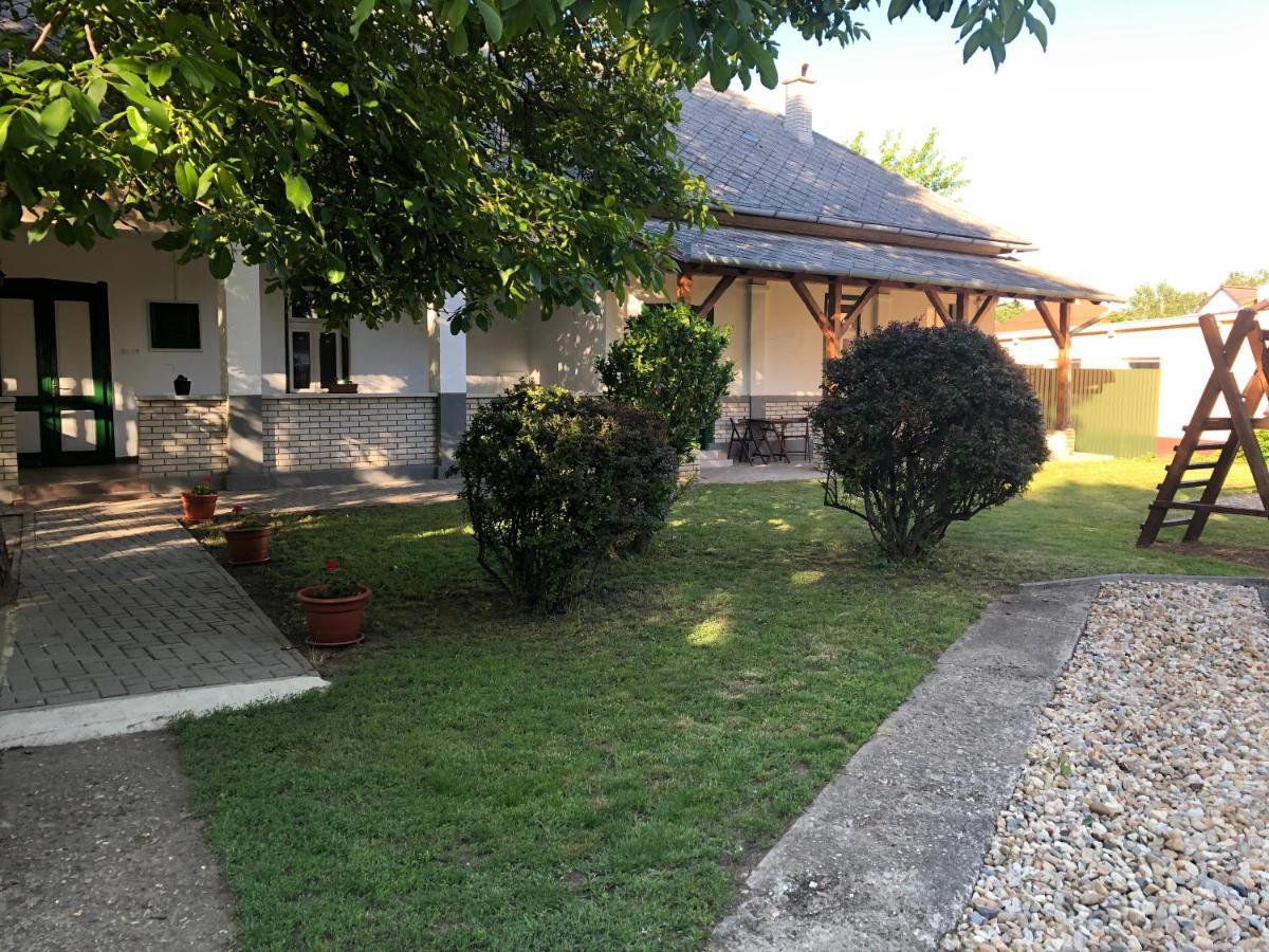 Tisza-Kert Apartmanok Tiszafüred 外观 照片