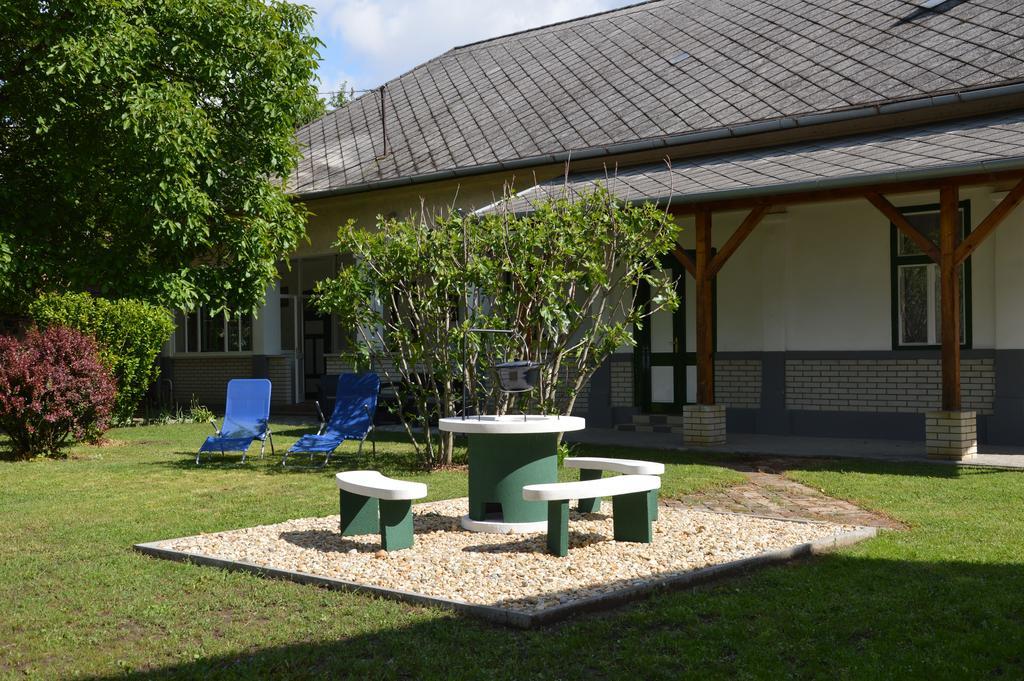 Tisza-Kert Apartmanok Tiszafüred 外观 照片