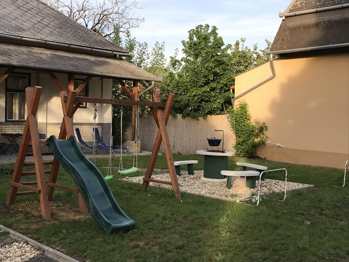 Tisza-Kert Apartmanok Tiszafüred 外观 照片